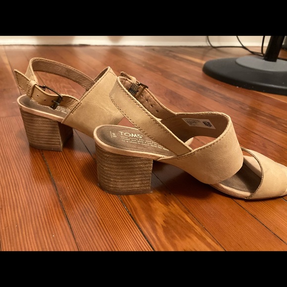 Sandals - Picture 2 of 3